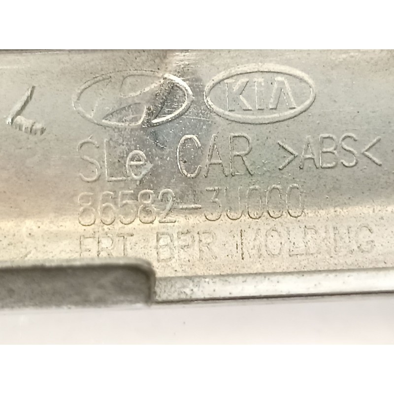 Recambio de moldura para kia sportage concept 4x2 referencia OEM IAM 865823U000  