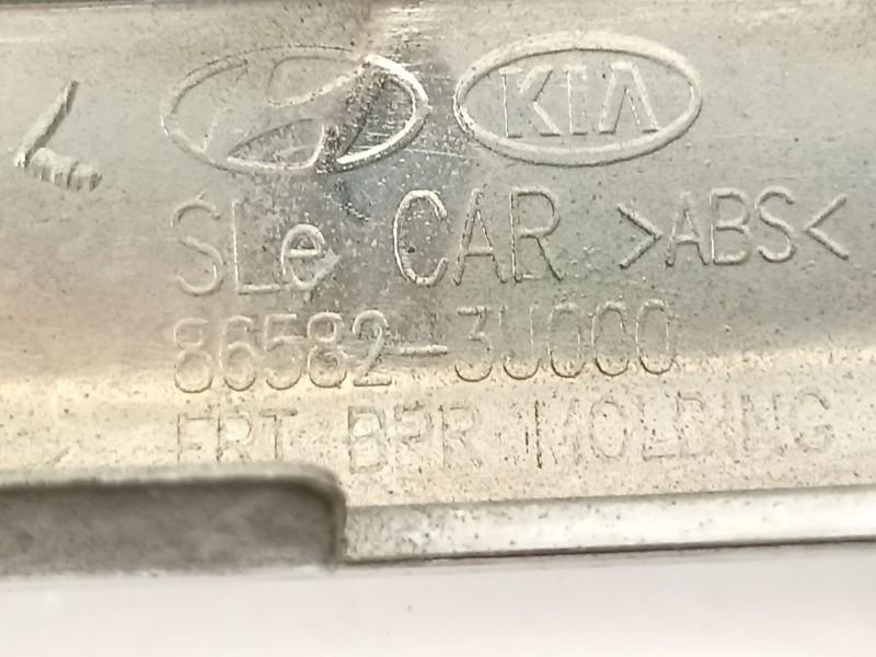 Recambio de moldura para kia sportage concept 4x2 referencia OEM IAM 865823U000  