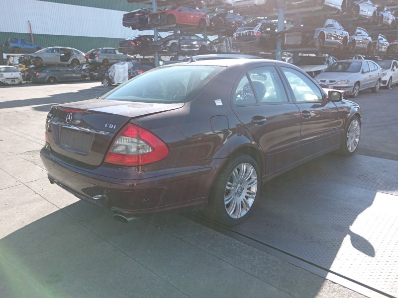 mercedes-benz clase e (w211) berlina del año 2008