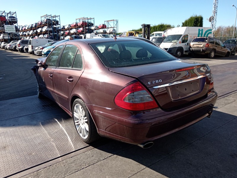 mercedes-benz clase e (w211) berlina del año 2008