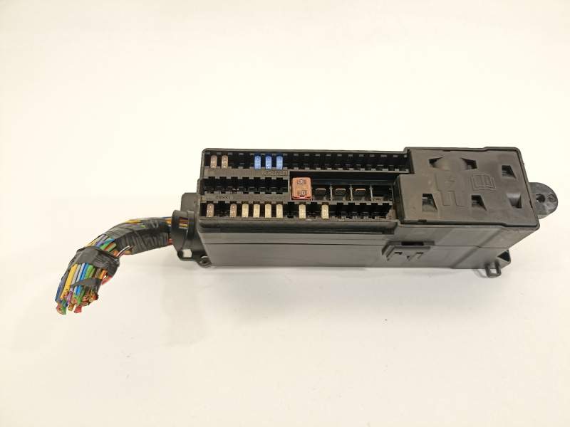 CAJA RELES / FUSIBLES AV6T14K131AD 