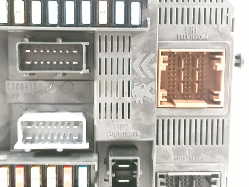 Recambio de caja reles / fusibles para citroën c-elysée feel referencia OEM IAM 9819849680  
