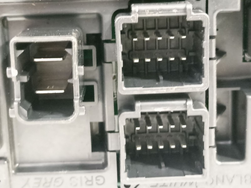 Recambio de caja reles / fusibles para citroën c4 picasso lx plus referencia OEM IAM 9664059080  BSI04EV