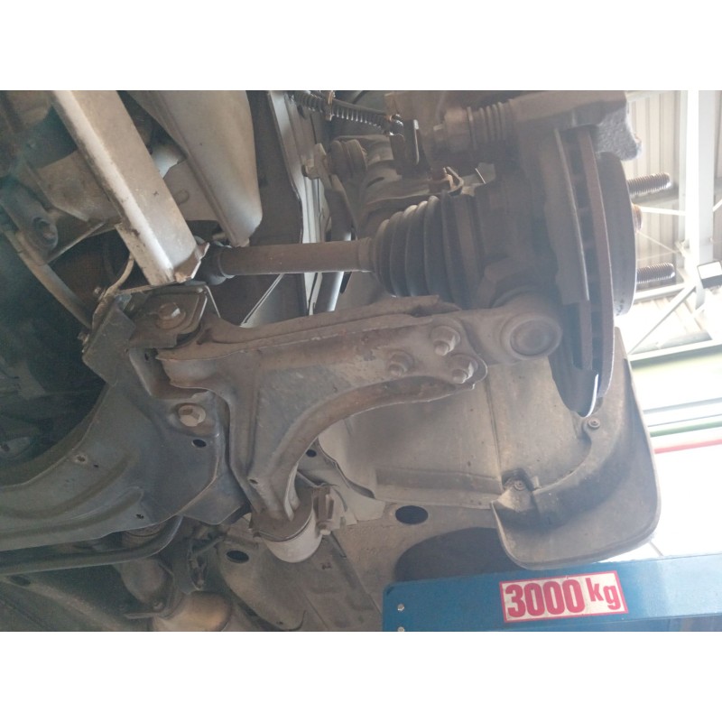 Recambio de brazo suspension inferior delantero izquierdo para land rover freelander baikal familiar referencia OEM IAM   