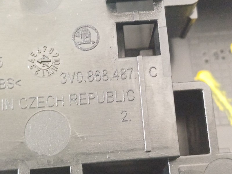 Recambio de luz interior para seat ibiza (kj1) fr ib referencia OEM IAM 3V0868487C  