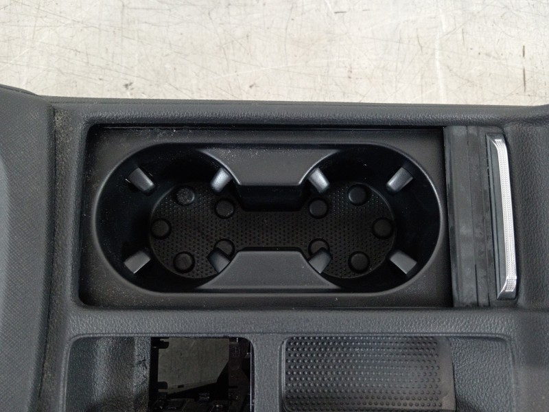 Recambio de consola central para skoda octavia combi (5e5) ambition referencia OEM IAM 5E4863045C 5E4863241A 