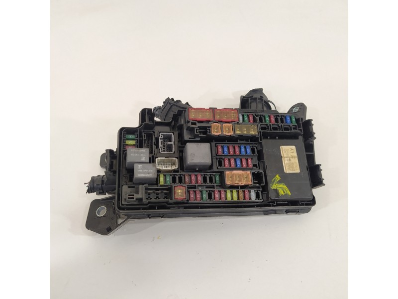 Recambio de caja reles / fusibles para toyota c-hr ax1t(eu,m)/zyx10(h)/zyx10l-ahxgbw(3a) referencia OEM IAM 82111F4S50 826414705