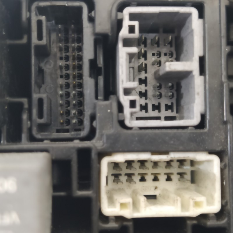 Recambio de caja reles / fusibles para toyota c-hr ax1t(eu,m)/zyx10(h)/zyx10l-ahxgbw(3a) referencia OEM IAM 82111F4S50 826414705