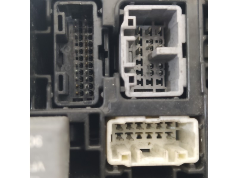 Recambio de caja reles / fusibles para toyota c-hr ax1t(eu,m)/zyx10(h)/zyx10l-ahxgbw(3a) referencia OEM IAM 82111F4S50 826414705
