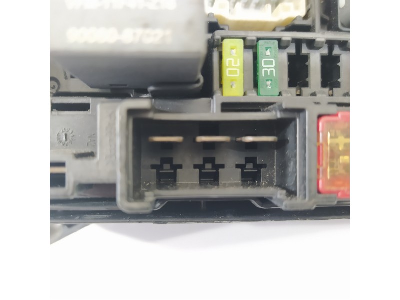 Recambio de caja reles / fusibles para toyota c-hr ax1t(eu,m)/zyx10(h)/zyx10l-ahxgbw(3a) referencia OEM IAM 82111F4S50 826414705