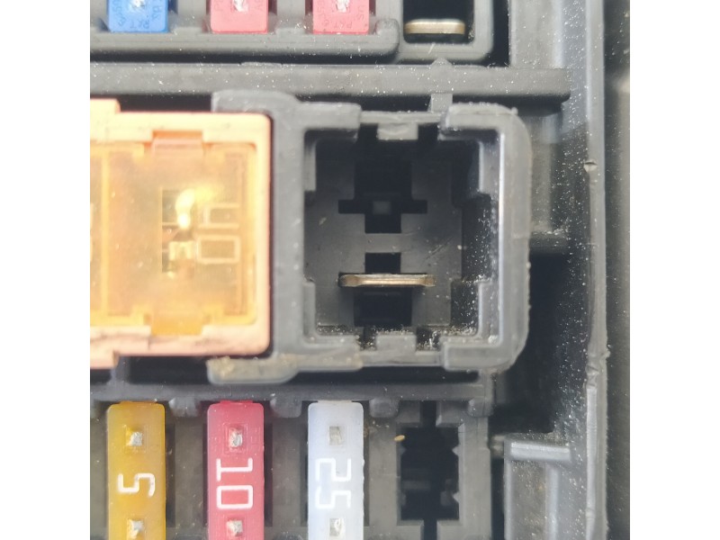 Recambio de caja reles / fusibles para toyota c-hr ax1t(eu,m)/zyx10(h)/zyx10l-ahxgbw(3a) referencia OEM IAM 82111F4S50 826414705