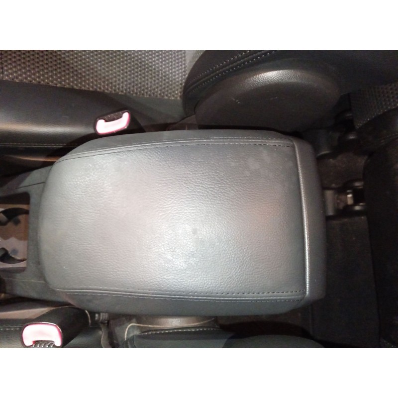 Recambio de apoyabrazos central para chevrolet captiva 2.0 vcdi lt referencia OEM IAM   