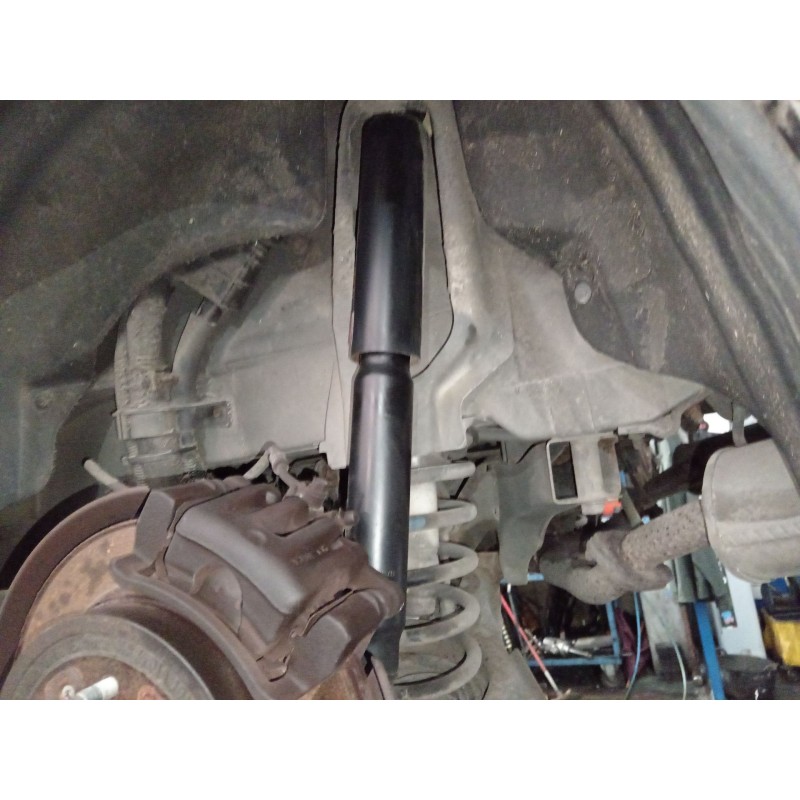 Recambio de amortiguador trasero derecho para chevrolet captiva 2.0 vcdi lt referencia OEM IAM   