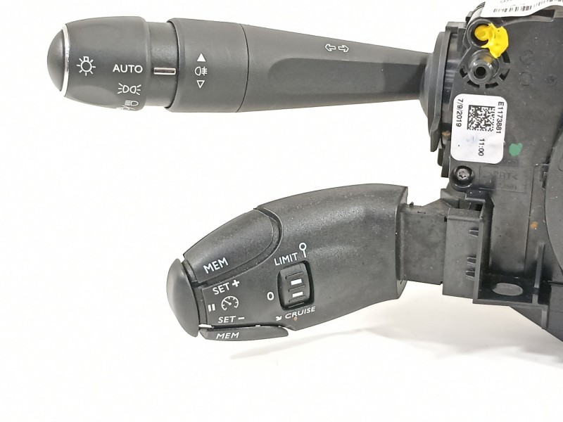 Recambio de mando luces para peugeot 208 2020 referencia OEM IAM 98235557ZD  