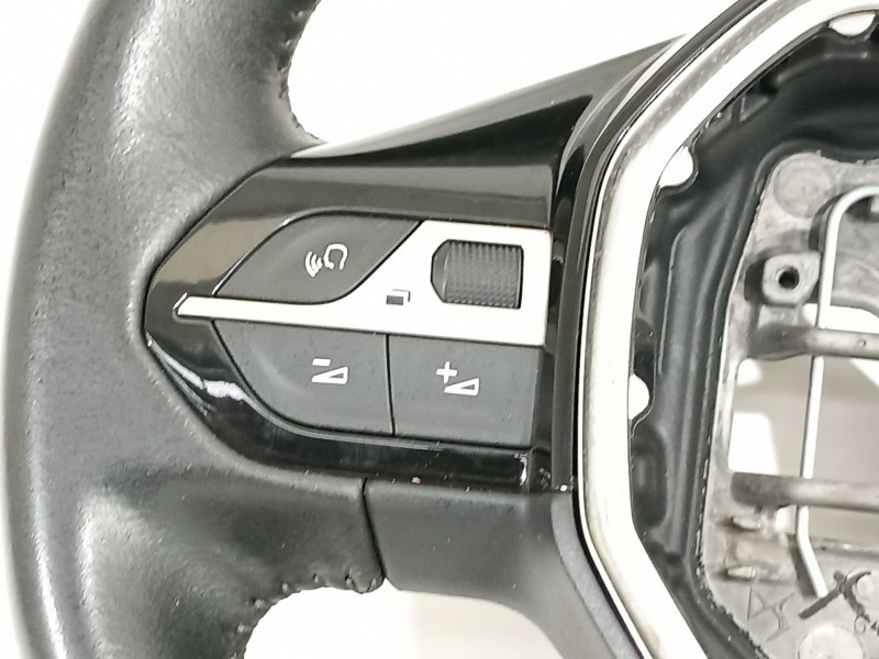 Recambio de volante para peugeot 208 2020 referencia OEM IAM 98255044ZD  