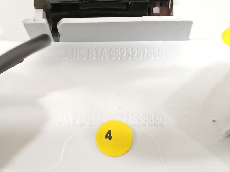 Recambio de luz interior para peugeot 208 2020 referencia OEM IAM 96887290PR  