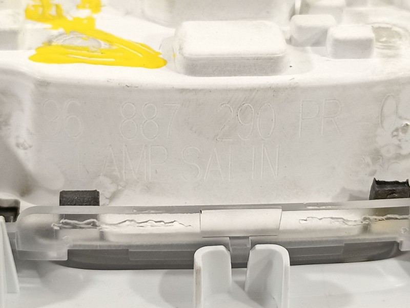 Recambio de luz interior para peugeot 208 2020 referencia OEM IAM 96887290PR  