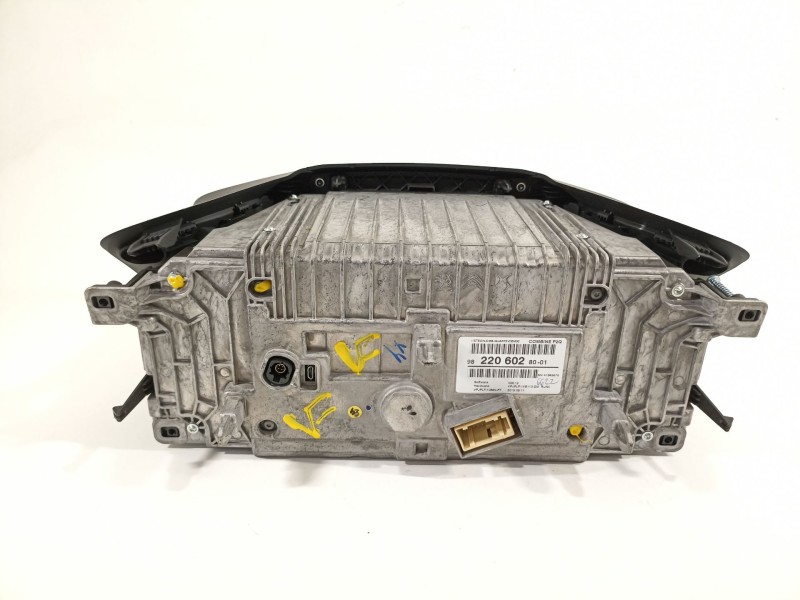 Recambio de cuadro instrumentos para peugeot 208 2020 referencia OEM IAM 9822060280  