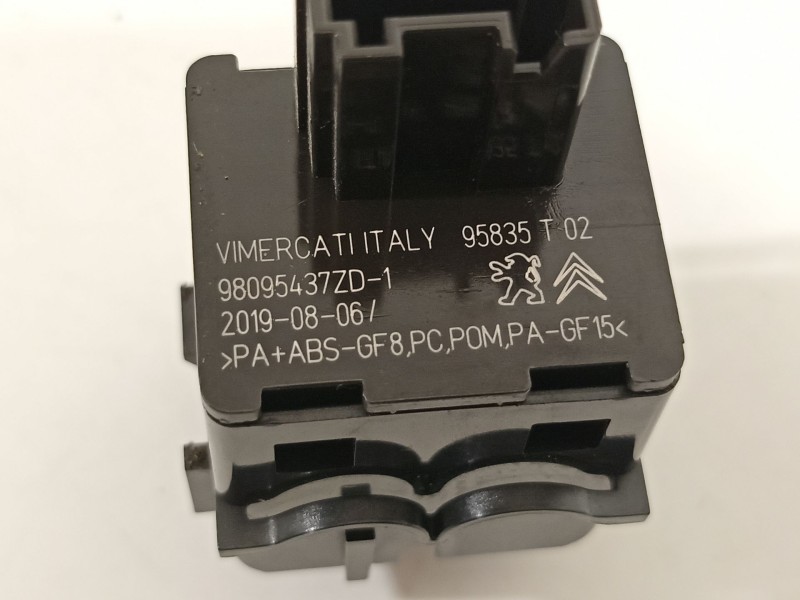 Recambio de no identificado para peugeot 208 2020 referencia OEM IAM 98095437ZD  