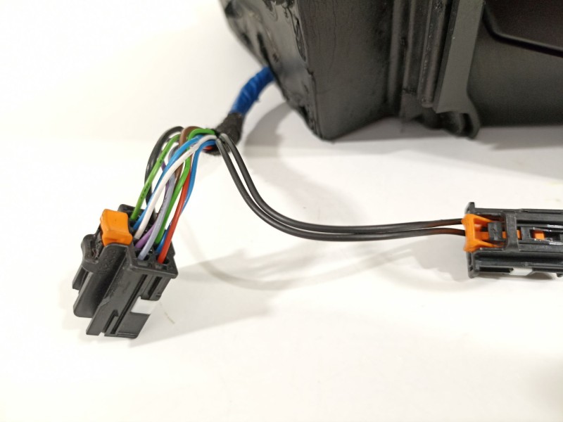 Recambio de retrovisor derecho para peugeot 208 2020 referencia OEM IAM 98260175XT  