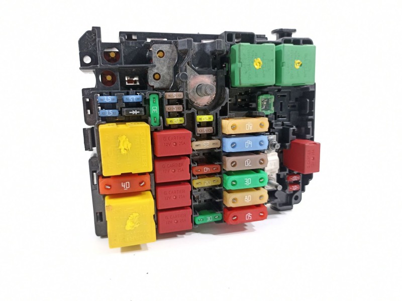 Recambio de caja reles / fusibles para peugeot 208 2020 referencia OEM IAM 9804848480  