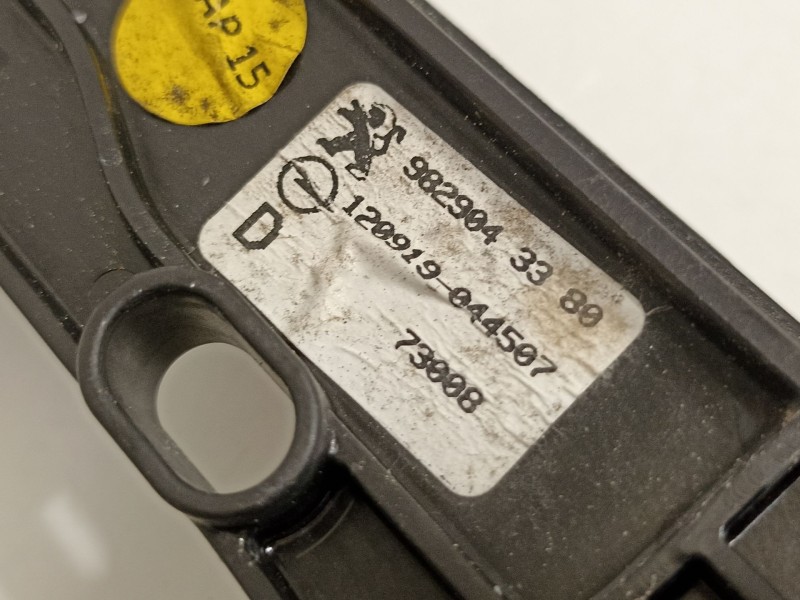 Recambio de elevalunas delantero derecho para peugeot 208 2020 referencia OEM IAM 9829043380  