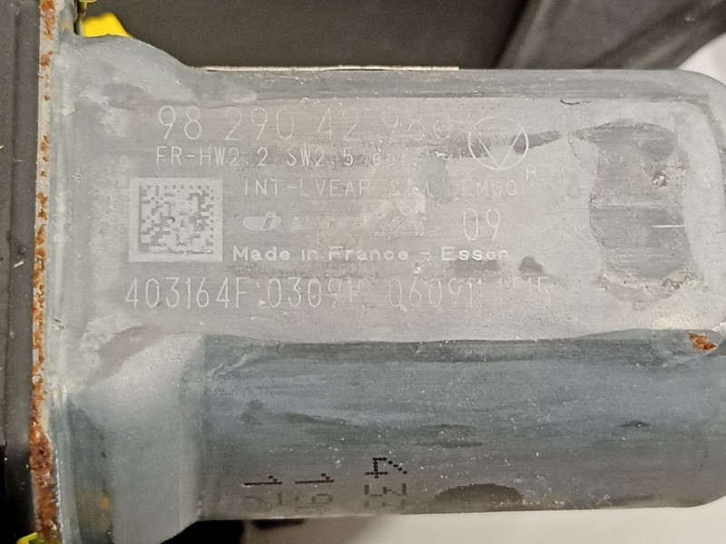 Recambio de elevalunas delantero derecho para peugeot 208 2020 referencia OEM IAM 9829043380  