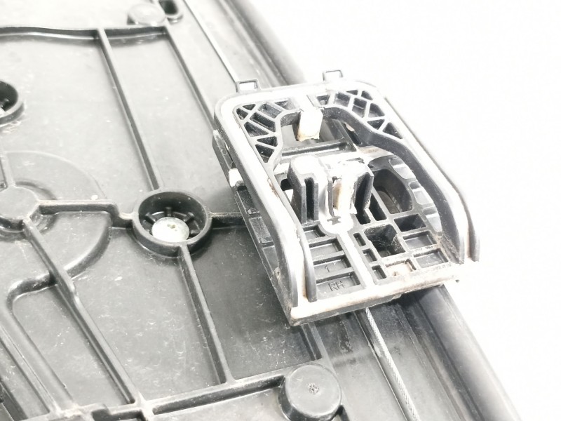 Recambio de elevalunas delantero derecho para peugeot 208 2020 referencia OEM IAM 9829043380  