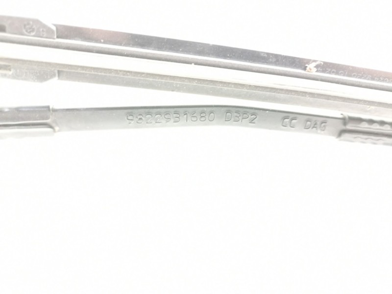 Recambio de brazo limpia delantero izquierdo para peugeot 208 2020 referencia OEM IAM 9822931680  