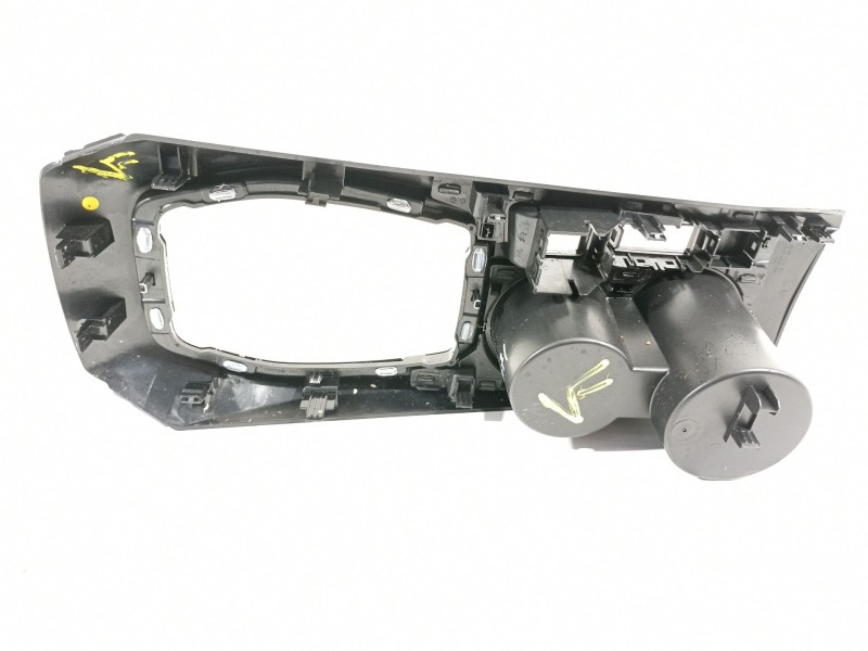 Recambio de guarnecidos palanca cambio para peugeot 208 2020 referencia OEM IAM 9824733780  9829400680