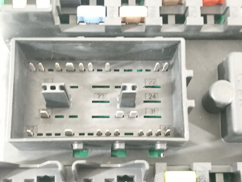 Recambio de caja reles / fusibles para land rover range rover evoque (l538) 2.0 d 4x4 referencia OEM IAM GJ3214F041AB  