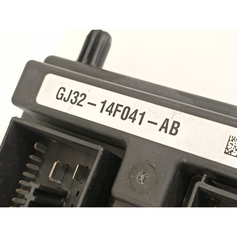 Recambio de caja reles / fusibles para land rover range rover evoque (l538) 2.0 d 4x4 referencia OEM IAM GJ3214F041AB  