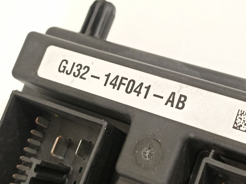 Recambio de caja reles / fusibles para land rover range rover evoque (l538) 2.0 d 4x4 referencia OEM IAM GJ3214F041AB  