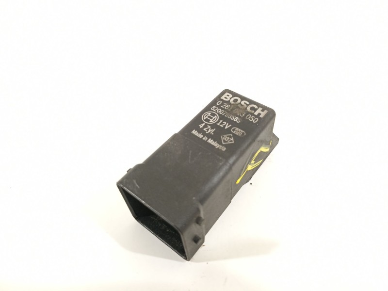 Recambio de caja precalentamiento para opel vivaro b kasten/combi combi l1 2.9t referencia OEM IAM 8200798585  