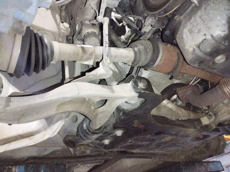 TRANSMISION DELANTERA DERECHA AV613B436CC 