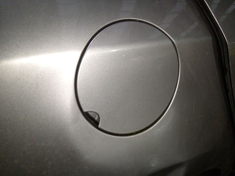 Recambio de tapa exterior combustible para renault megane iii sport tourer dynamique referencia OEM IAM   