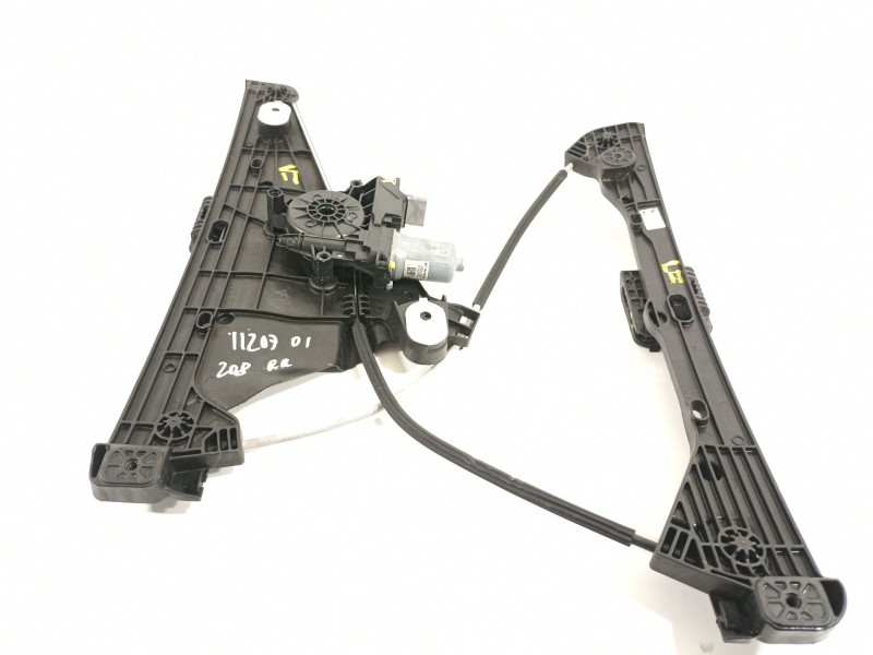 Recambio de elevalunas delantero izquierdo para peugeot 208 2020 referencia OEM IAM 9829043680  