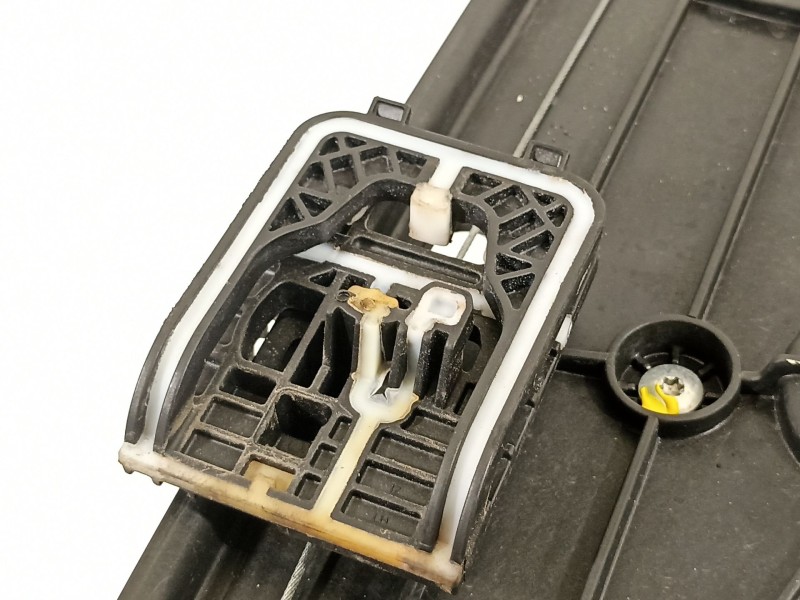 Recambio de elevalunas delantero izquierdo para peugeot 208 2020 referencia OEM IAM 9829043680  