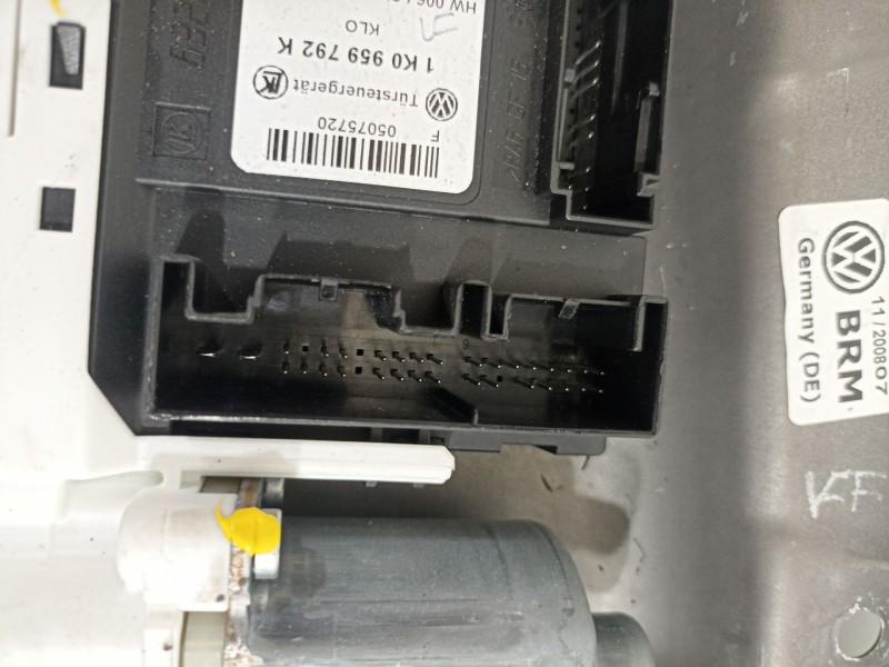 Recambio de elevalunas delantero derecho para volkswagen golf plus (5m1) edition referencia OEM IAM 1K3837462  1K0959702