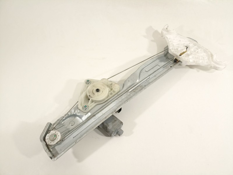 Recambio de elevalunas trasero izquierdo para hyundai kona tecno 2wd referencia OEM IAM 83401j9000  82460j9000