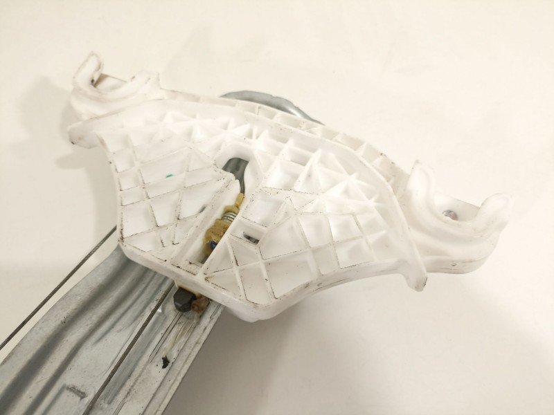 Recambio de elevalunas trasero izquierdo para hyundai kona tecno 2wd referencia OEM IAM 83401j9000  82460j9000