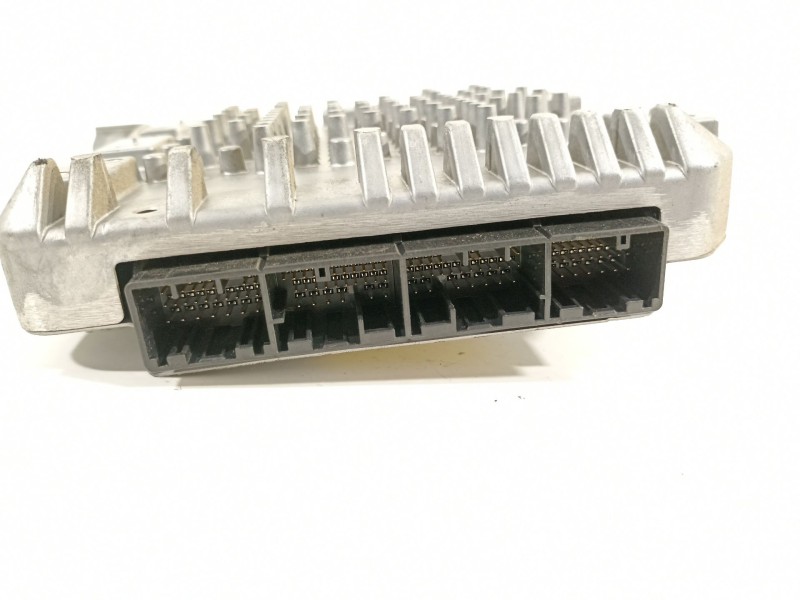 Recambio de centralita motor uce para toyota prius (nhw20) basis referencia OEM IAM 8954047100  