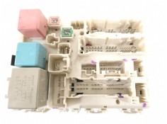 Recambio de caja reles / fusibles para toyota prius (nhw20) basis referencia OEM IAM 8273047290   2