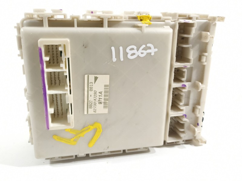 Recambio de caja reles / fusibles para toyota prius (nhw20) basis referencia OEM IAM 8273047290  