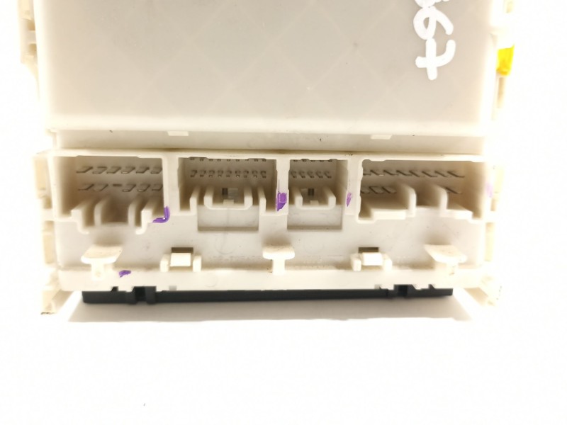 Recambio de caja reles / fusibles para toyota prius (nhw20) basis referencia OEM IAM 8273047290  