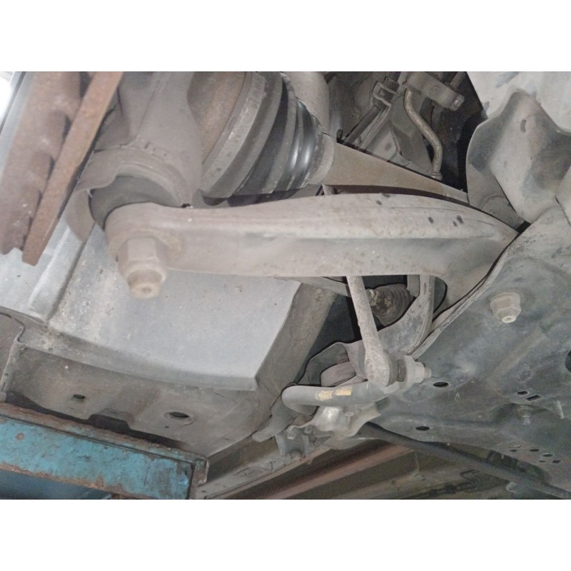 Recambio de brazo suspension inferior delantero derecho para peugeot 5008 premium referencia OEM IAM   