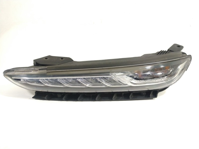 Recambio de piloto delantero izquierdo para hyundai kona tecno 2wd referencia OEM IAM 92207J9000  