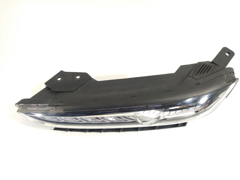 Recambio de piloto delantero izquierdo para hyundai kona tecno 2wd referencia OEM IAM 92207J9000  