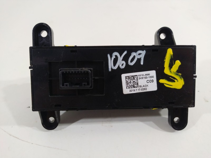 Recambio de mando multifuncion para hyundai kona tecno 2wd referencia OEM IAM 93710J9080  