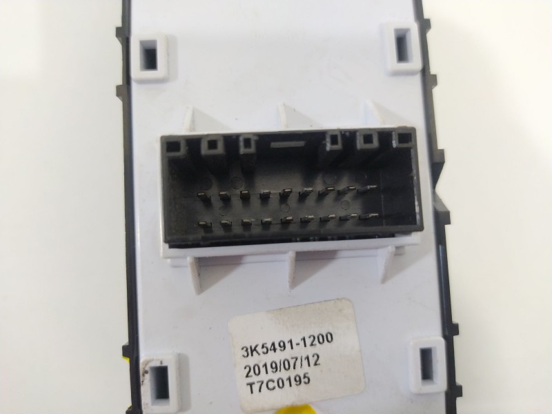 Recambio de mando elevalunas delantero izquierdo para hyundai kona tecno 2wd referencia OEM IAM 93570J9150TMT  3K54911200